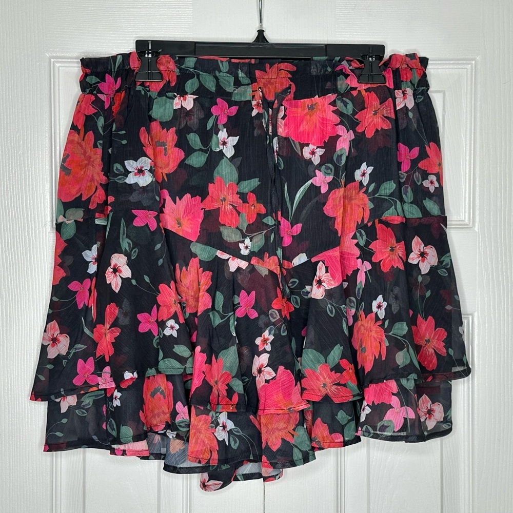 XL Black Floral Tiered Mini Skirt